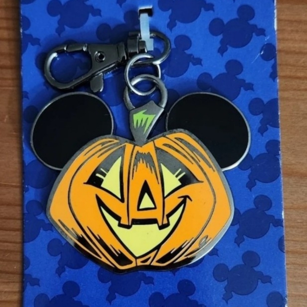 Disney 2017 Halloween Pumpkin Mickey Mouse Lanyard Medal